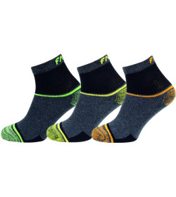 Calza in spugna di cotone open-end ammortizzante, semplice e versatile. La texture risulta piatta e non pesante mentre i rinforz