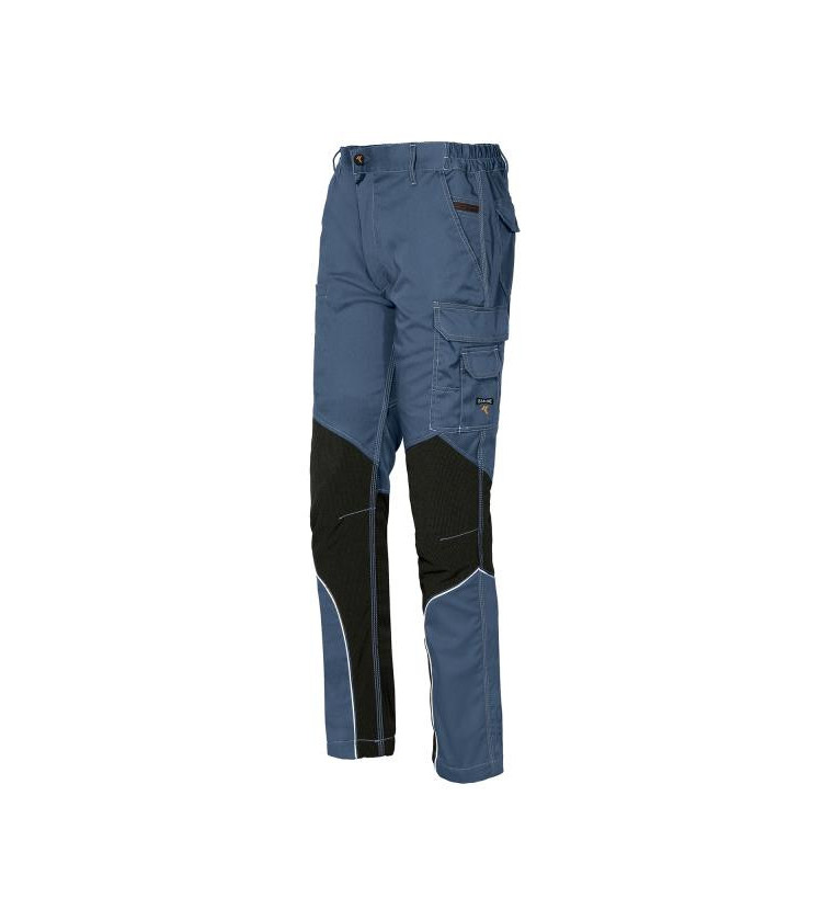 Pantalone tecnico con inserti in tessuto antiabrasione e piping riflettente. Possibilità di regolazione in lunghezza e larghezz